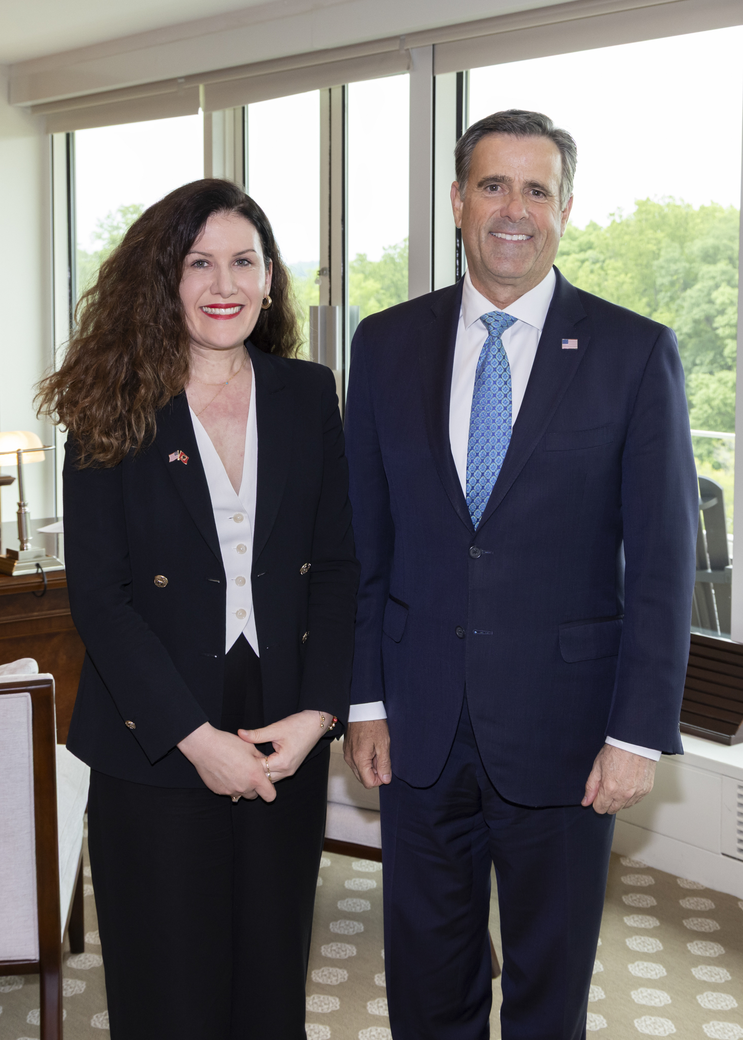 Drejtoresha e SHISH takohet me  z.JohnRatcliffe